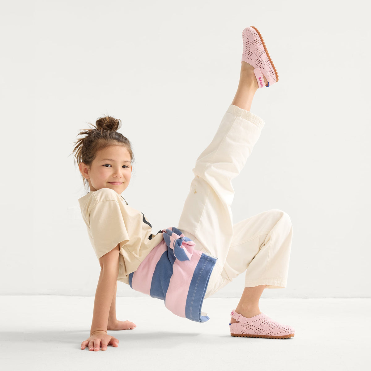 Rothys The Kids Clog in Pink Crochet