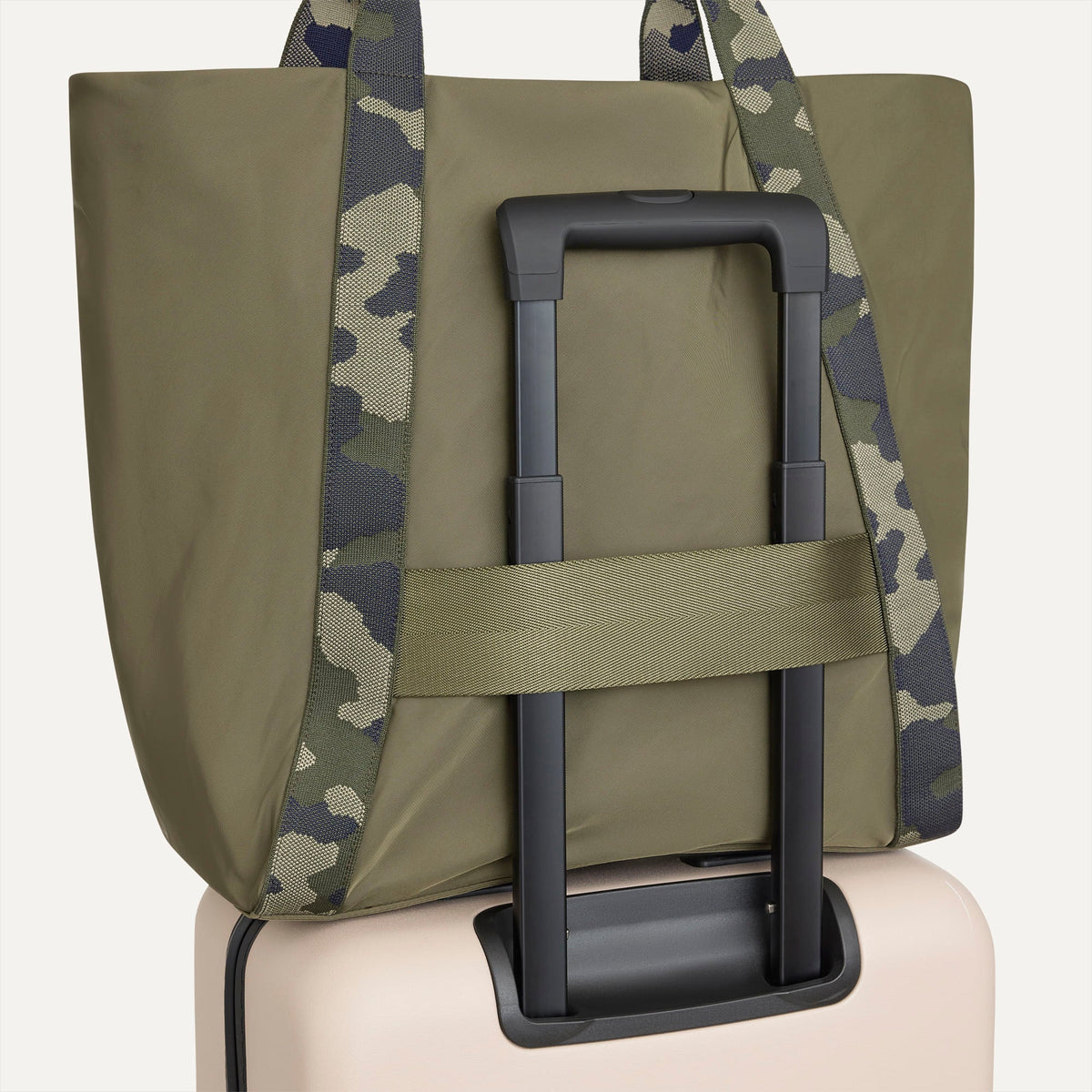 Rothys The Travel Tote in Forest