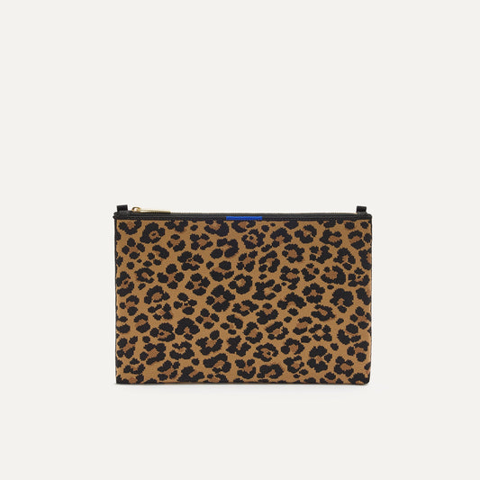 Rothys The Convertible Clutch in Toasty Cat