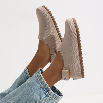 Rothys The Kids Clog in Dove