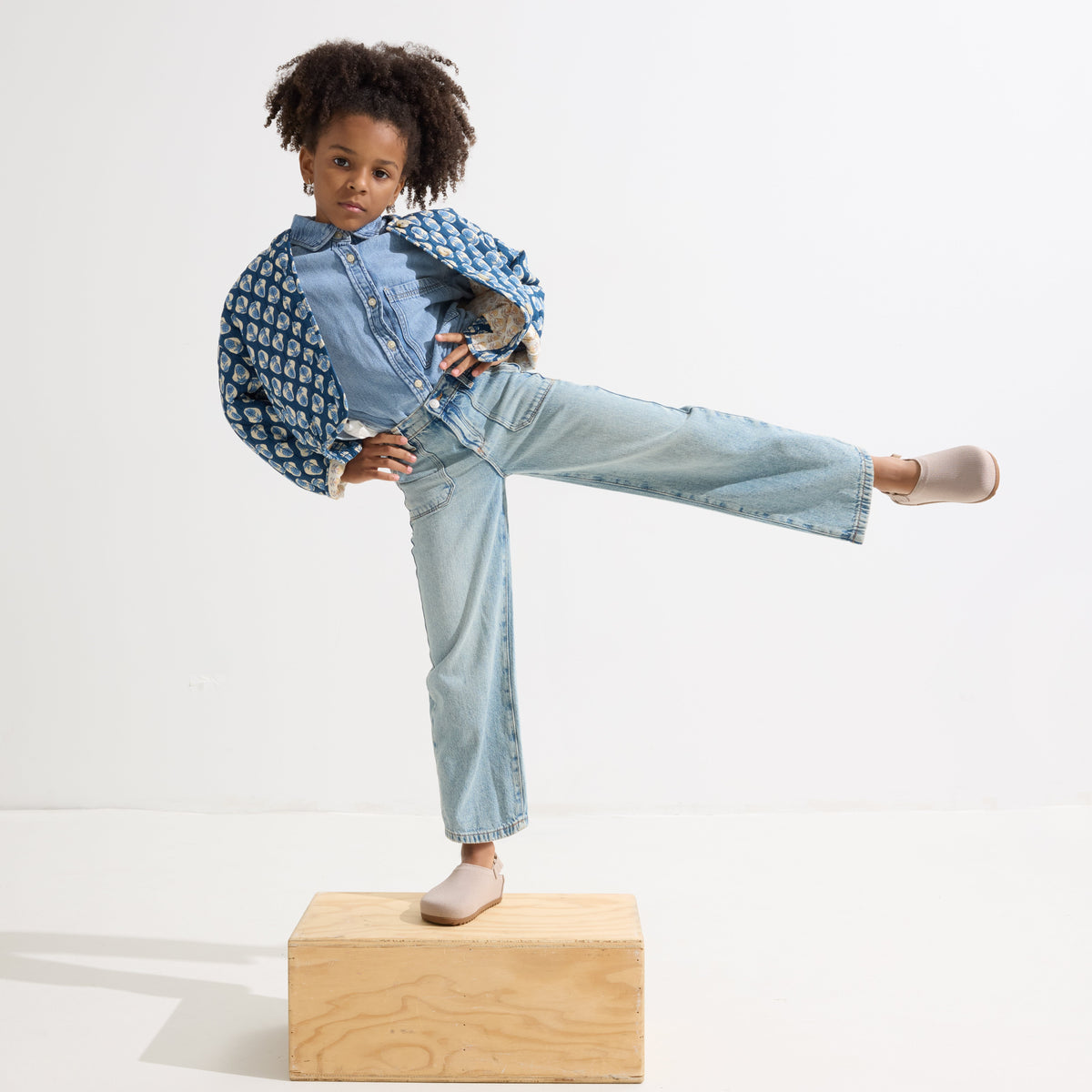 Rothys The Kids Clog in Dove