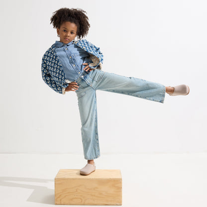 Rothys The Kids Clog in Dove