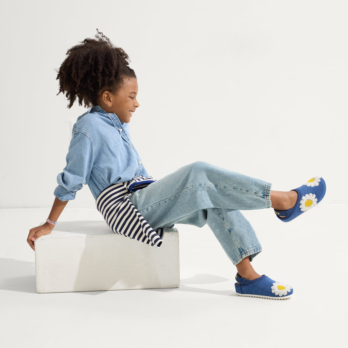Rothys The Kids Clog in Indigo Daisy