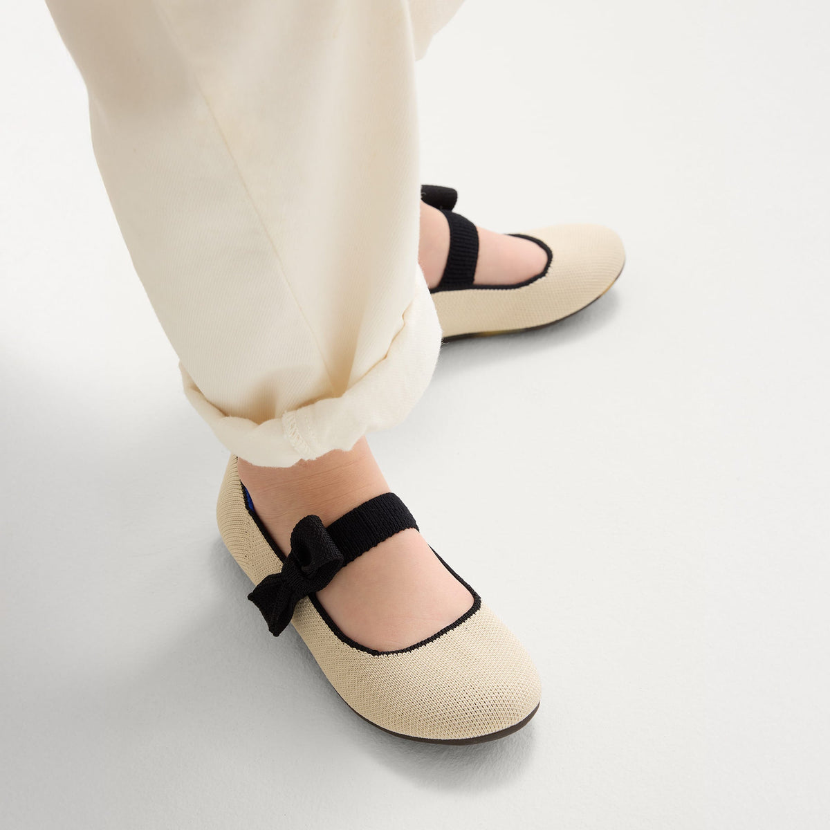 Rothys The Kids Tux Bow Mary Jane in Ivory