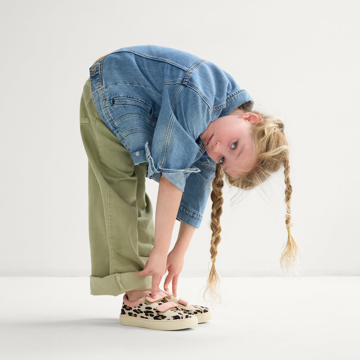 Rothys The Kids Strap Sneaker in Cat Blush