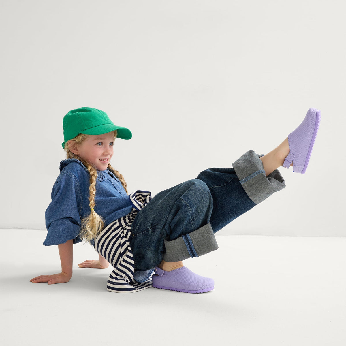 Rothys The Kids Clog in Soft Orchid